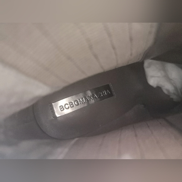 BCBG MAXAZRIA booties. - Picture 9 of 11